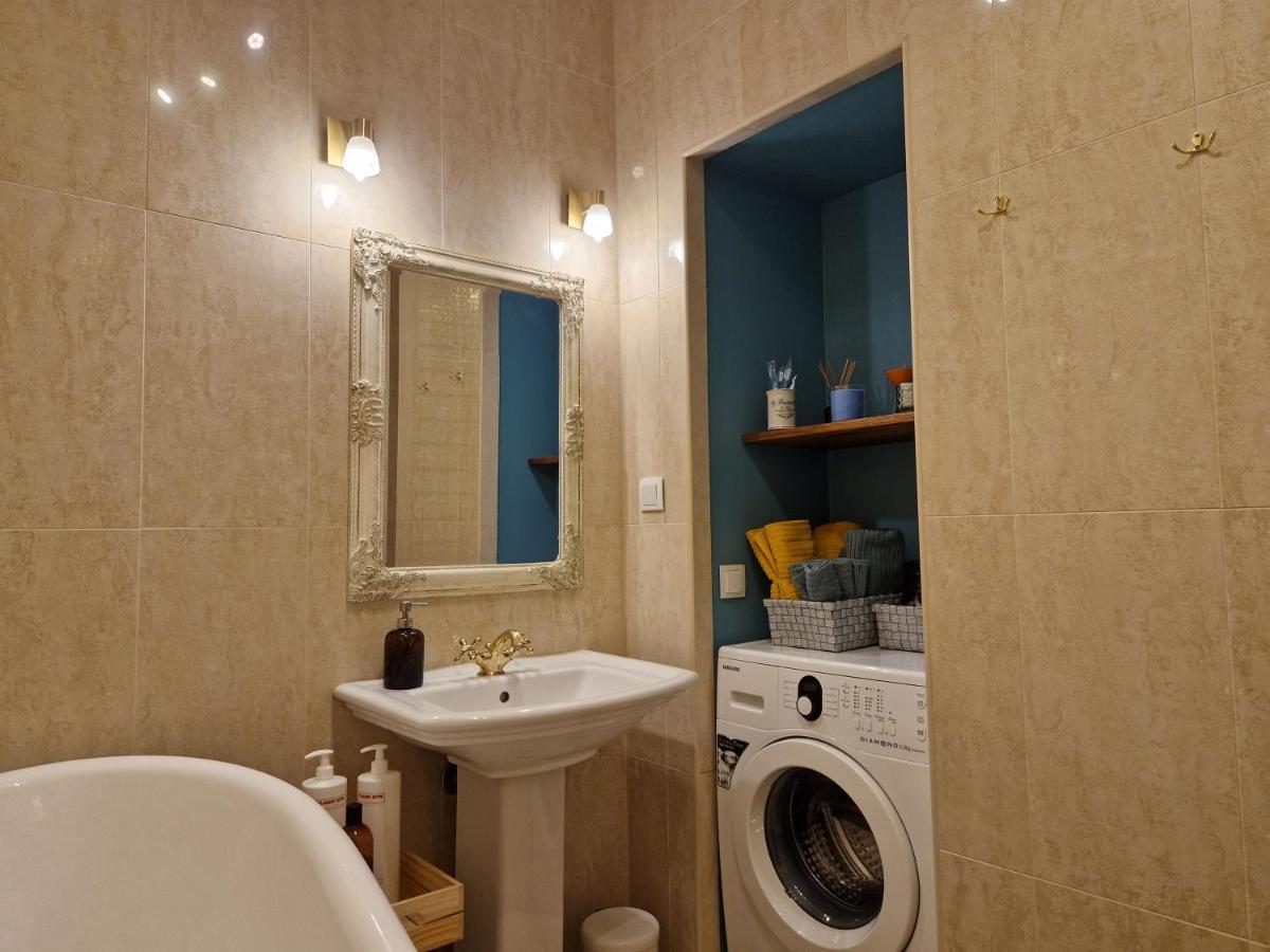 Lovely Apartment In Tallinn Old Town ภายนอก รูปภาพ